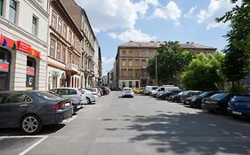 Carolyn Apartman In The Old City
