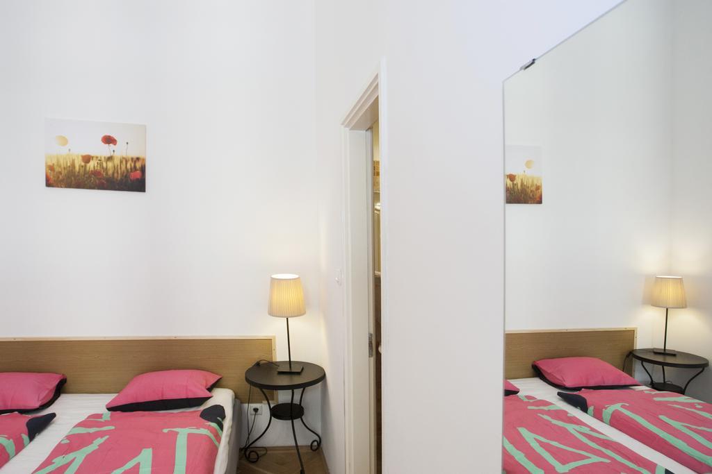 Апартаменты Carolyn Apartman In The Old City Будапешт Экстерьер фото